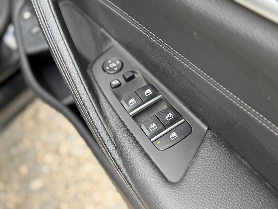 2022 BMW 5 Series - image 18