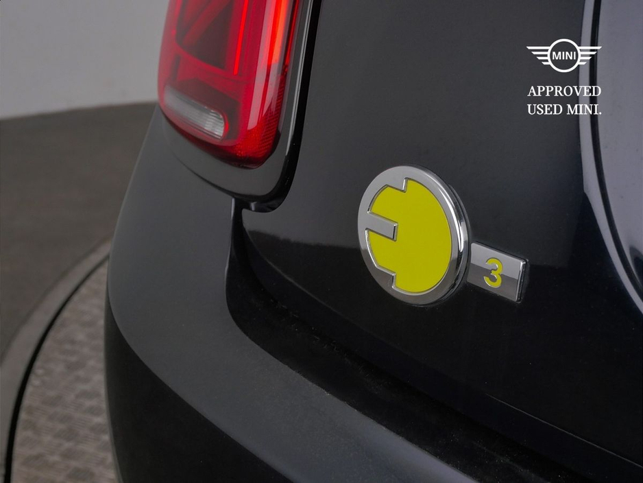 2023 MINI Hatch - image 28