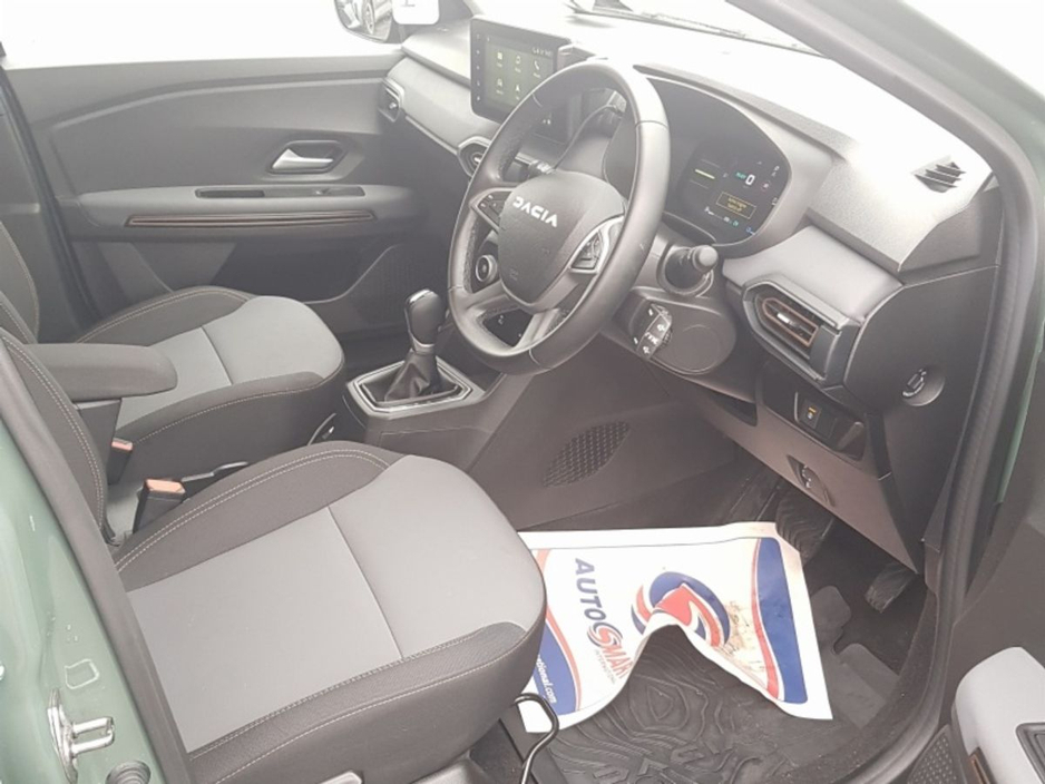 2025 Dacia Jogger HEV 145 Extreme Auto 7S FAMILY €31,000