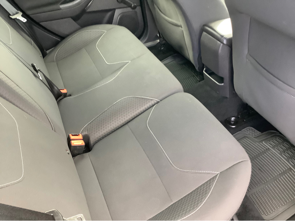 2016 Ford Focus - image 16