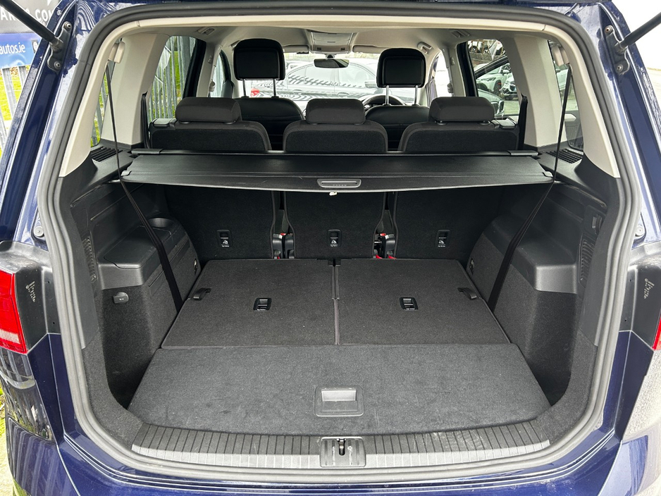2016 Volkswagen Touran - image 12