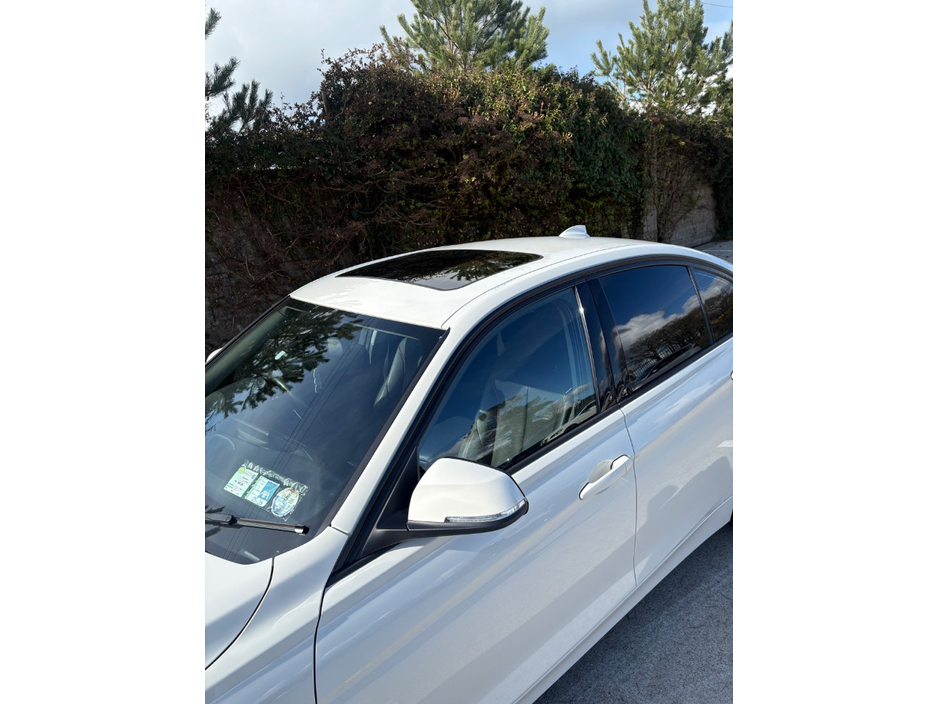 2016 BMW 3 Series - image 13