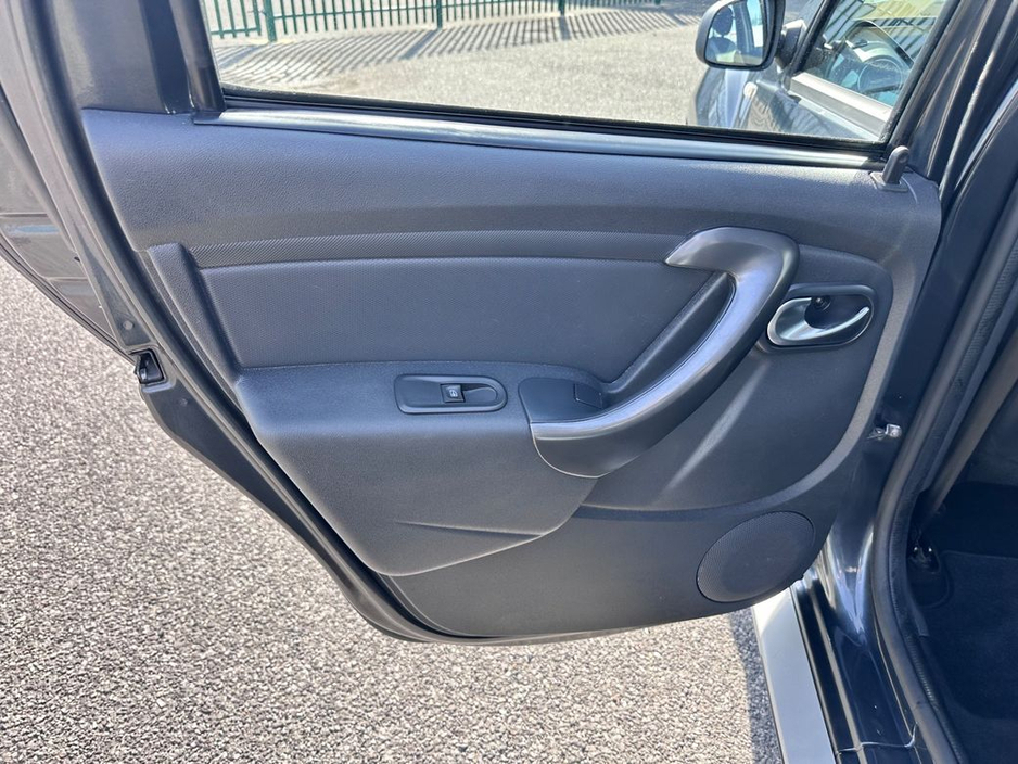 2017 Dacia Duster - image 19