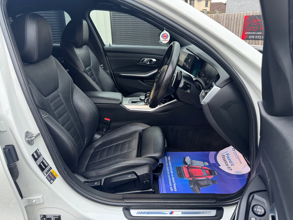 2021 BMW 3 Series - image 5