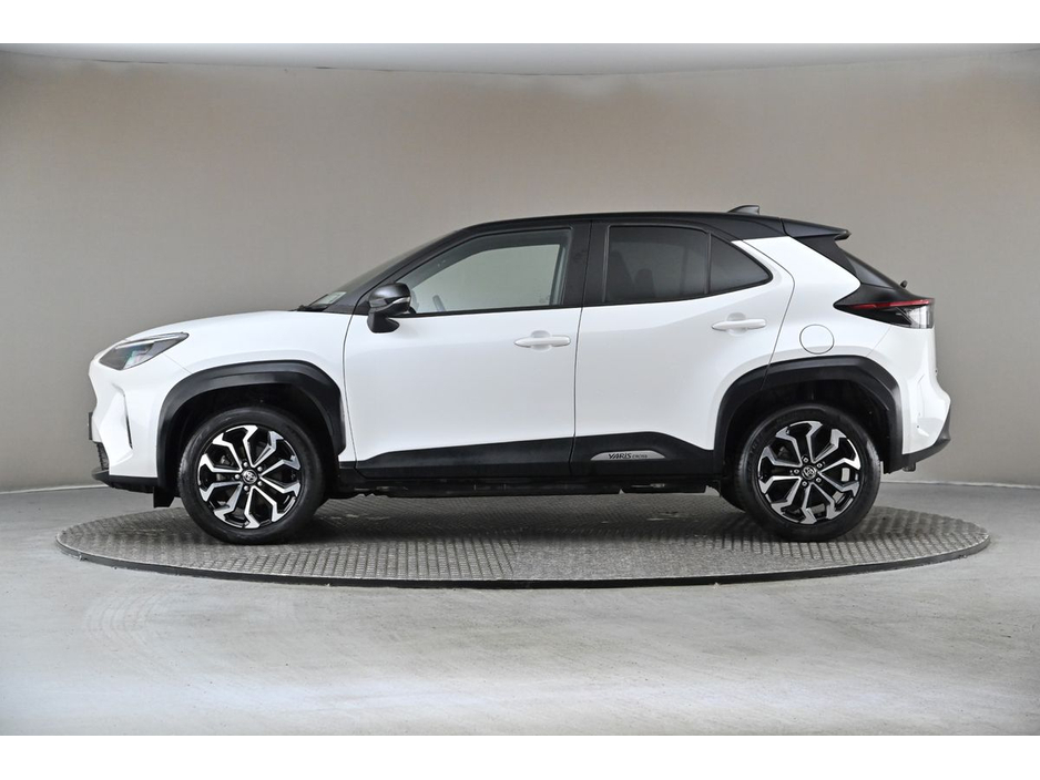 2022 Toyota Yaris Cross - image 5