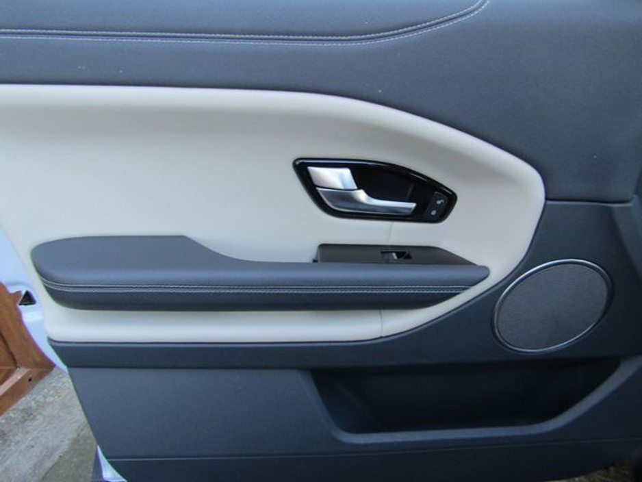 2017 Land Rover Range Rover Evoque - image 30