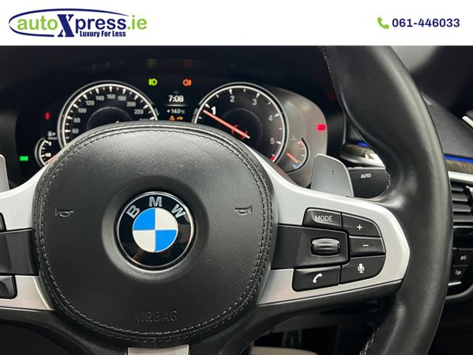 2018 BMW 5 Series - image 38