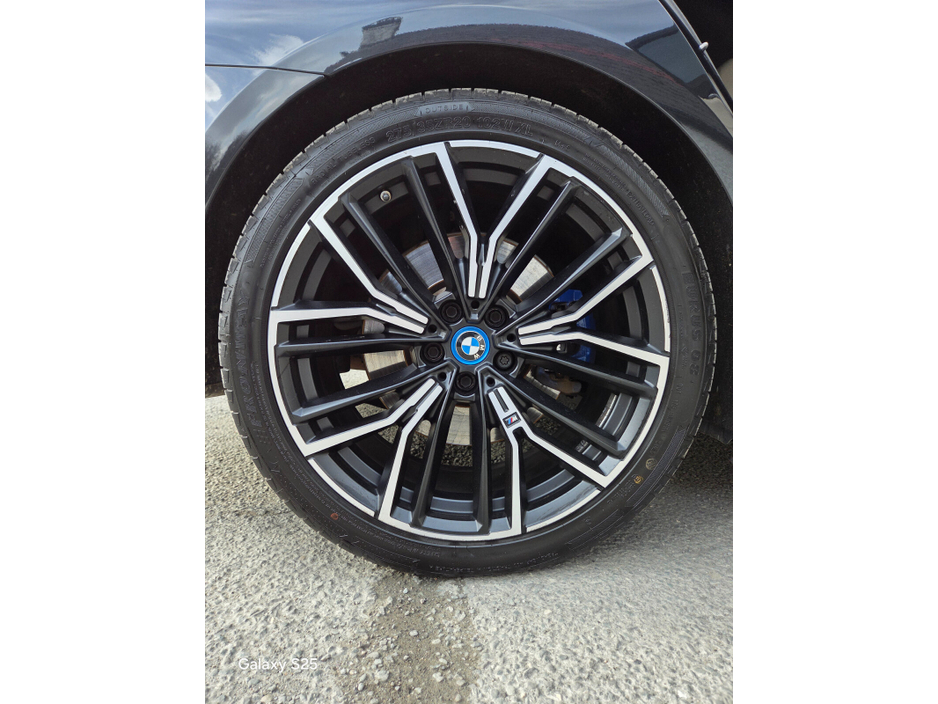 2021 BMW 5 Series - image 21