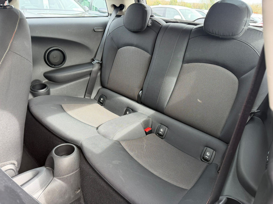 2016 MINI Hatch - image 16