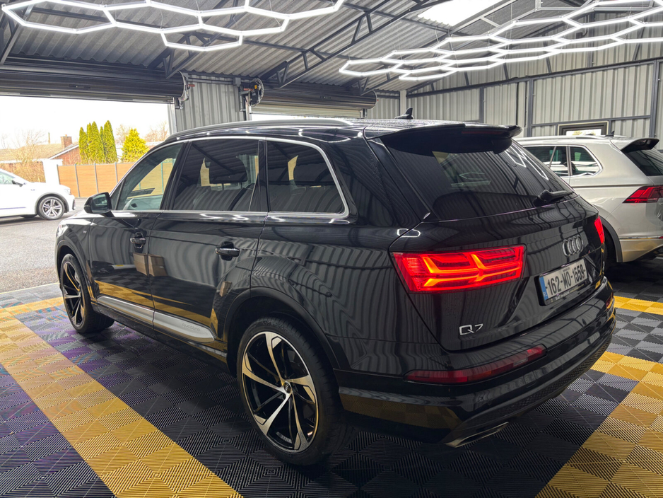2016 Audi Q7 - image 8