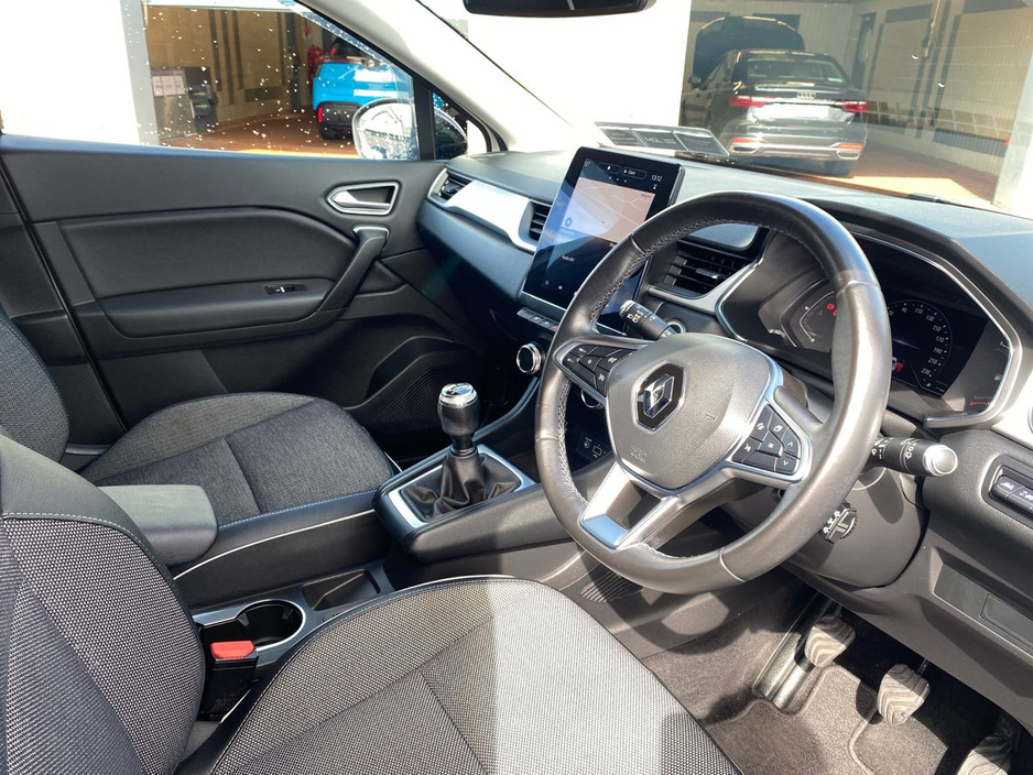 2020 Renault Captur - image 9