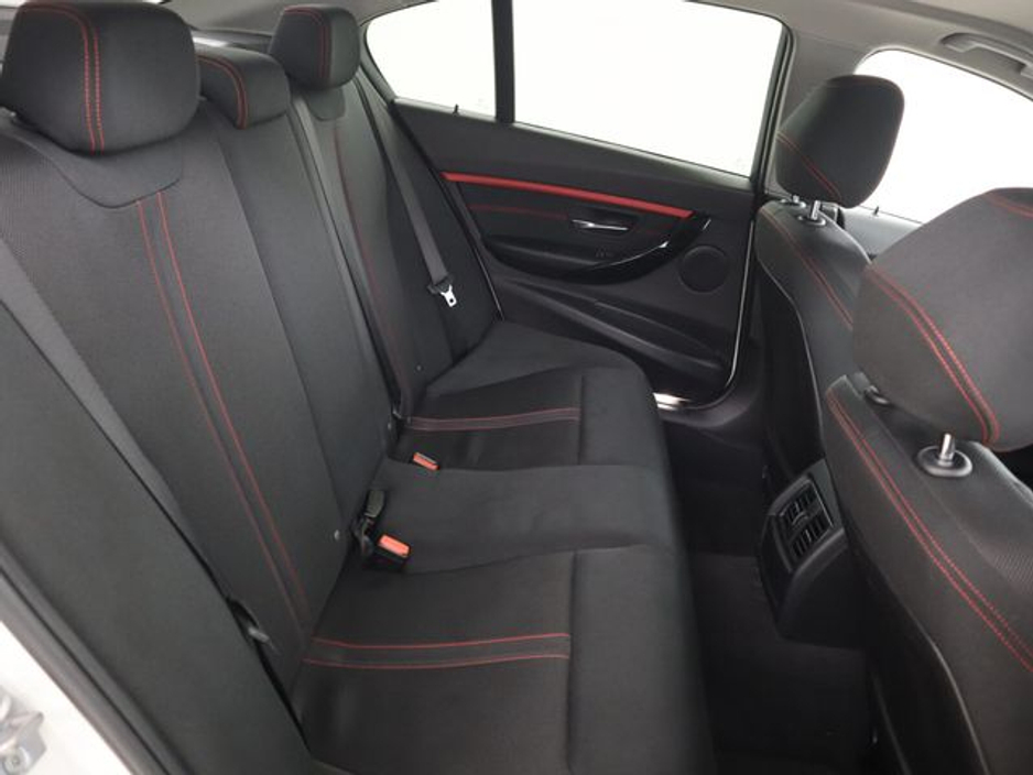 2016 BMW 3 Series - image 13