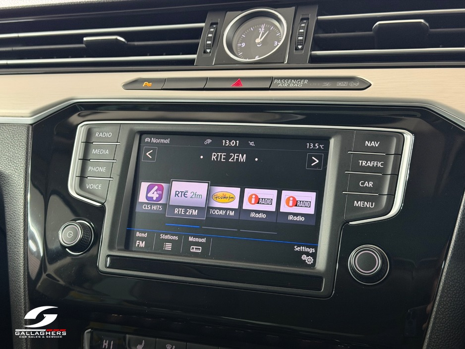 2017 Volkswagen Passat - image 31