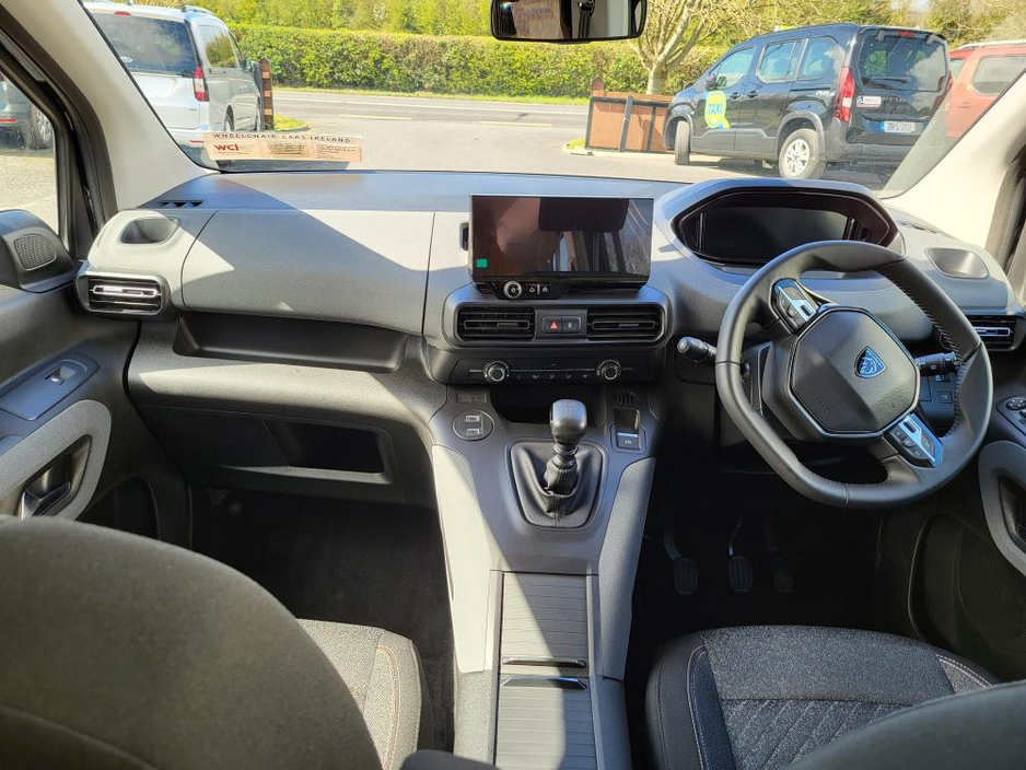 2026 Peugeot Rifter - image 16