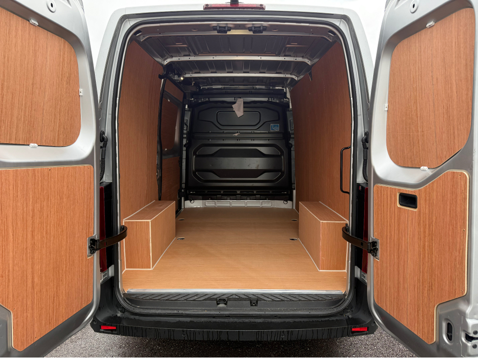 2026 Nissan Interstar - image 9