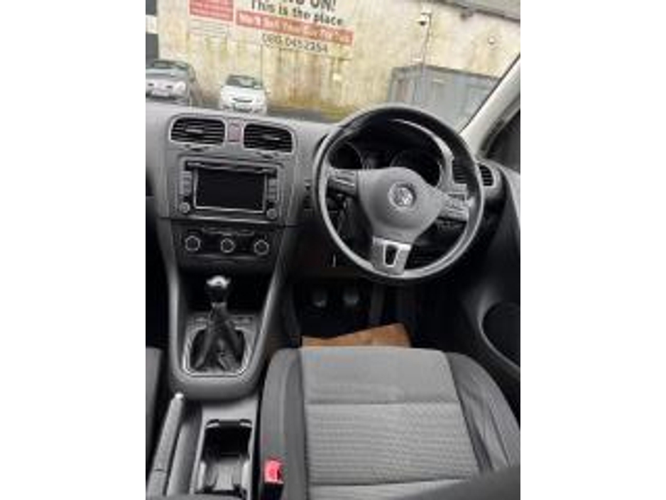 2012 Volkswagen Golf - image 7