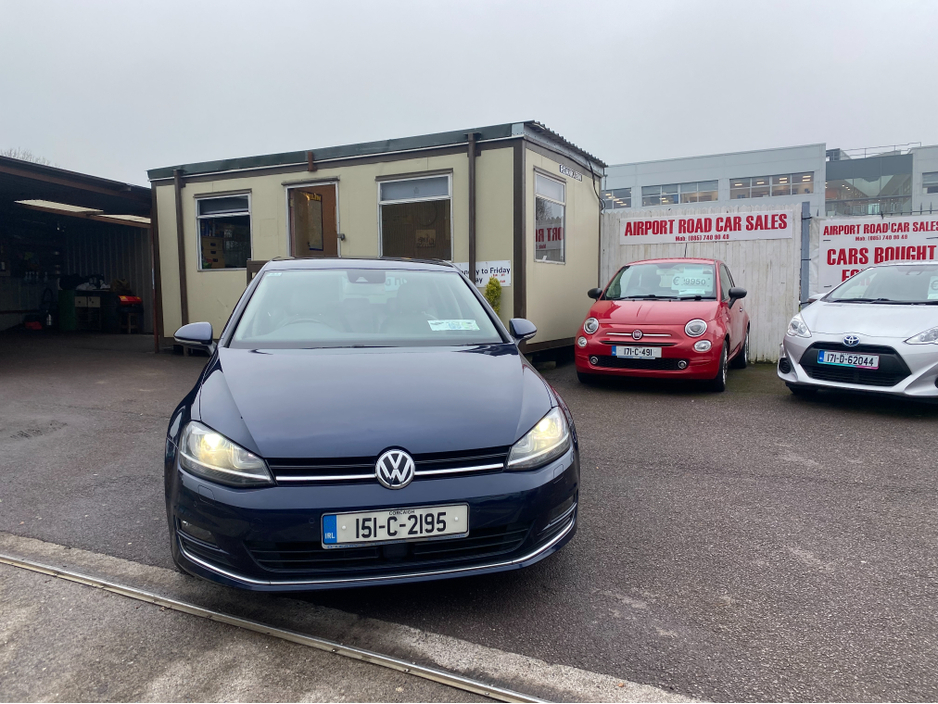 2015 Volkswagen Golf - image 2