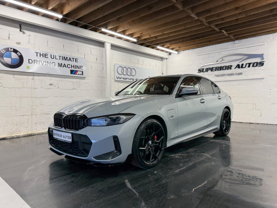 2022 BMW 3 Series - image 4