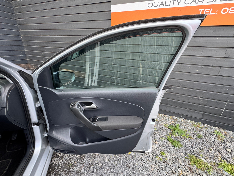 2015 Volkswagen Polo - image 13