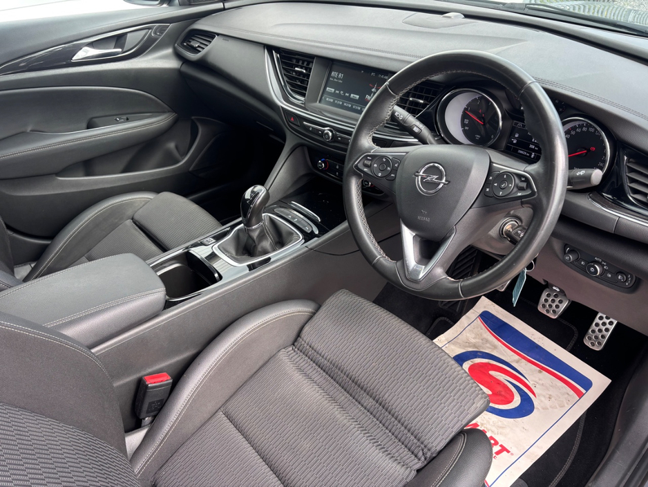 2020 Opel Insignia - image 3