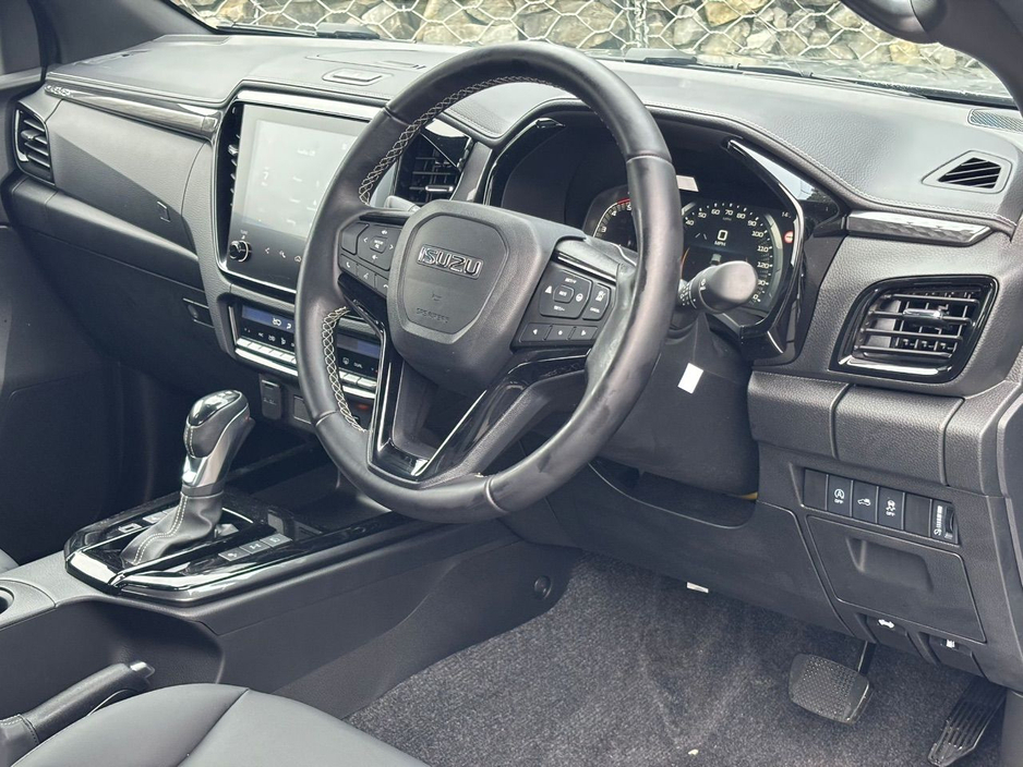 2025 Isuzu D-MAX V-CROSS AUTO DCB €49,789