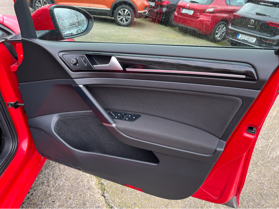 2019 Volkswagen Golf - image 12