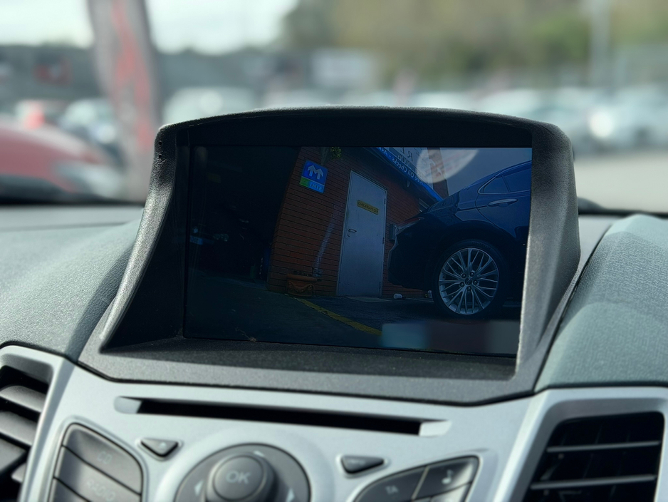 2011 Ford Fiesta - image 6