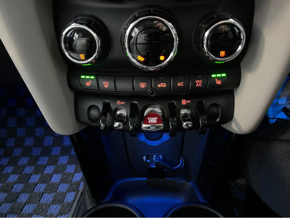 2017 MINI Cooper D - image 19