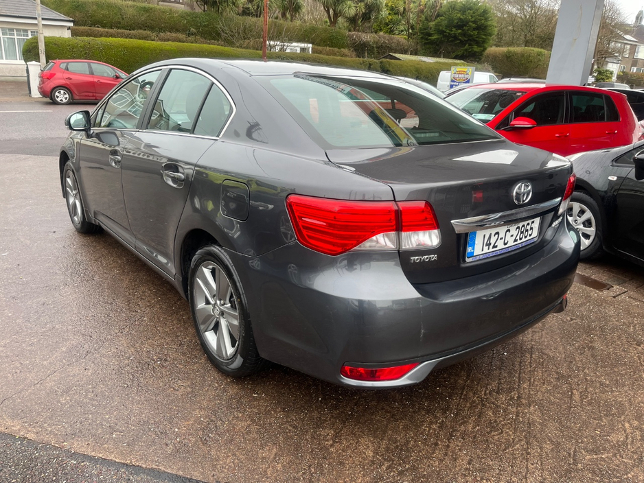 2014 Toyota Avensis - image 4