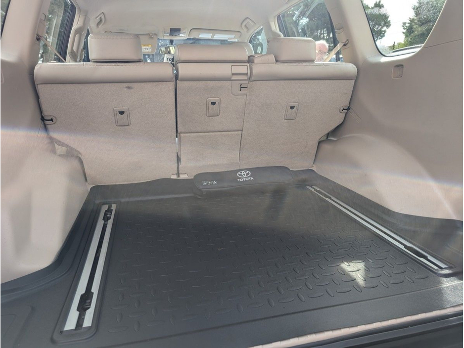 2020 Toyota Landcruiser - image 8