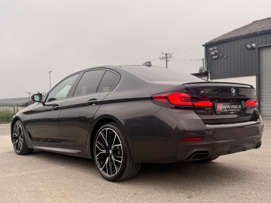 2022 BMW 5 Series - image 10