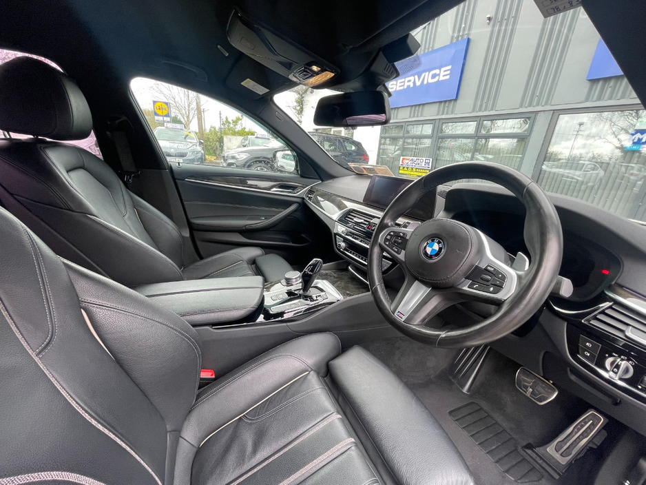 2019 BMW 5 Series - image 9