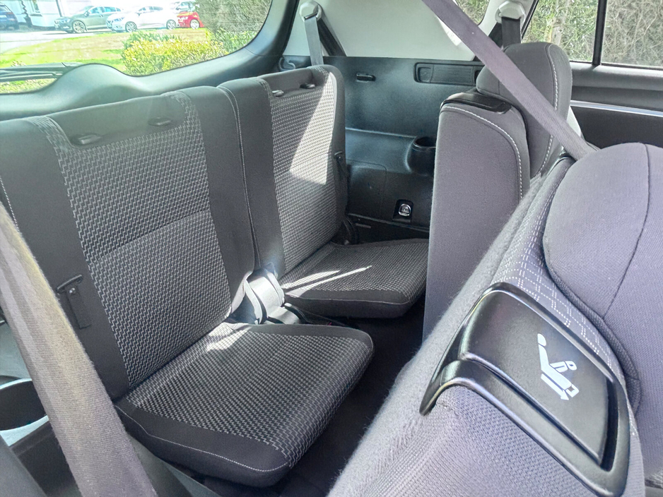 2015 Toyota Verso - image 8