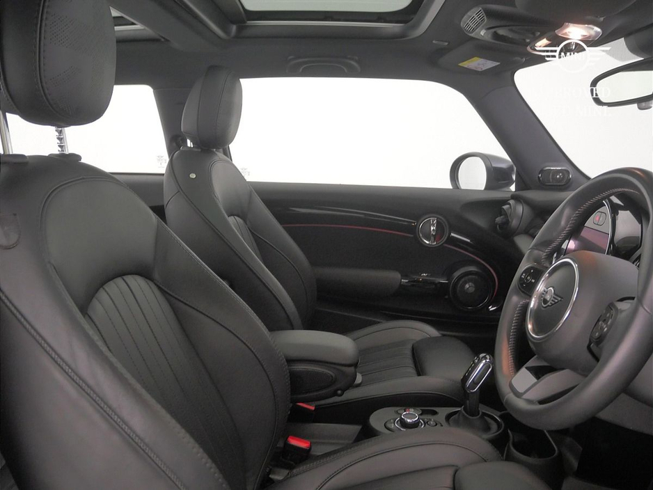 2023 MINI Hatch - image 12