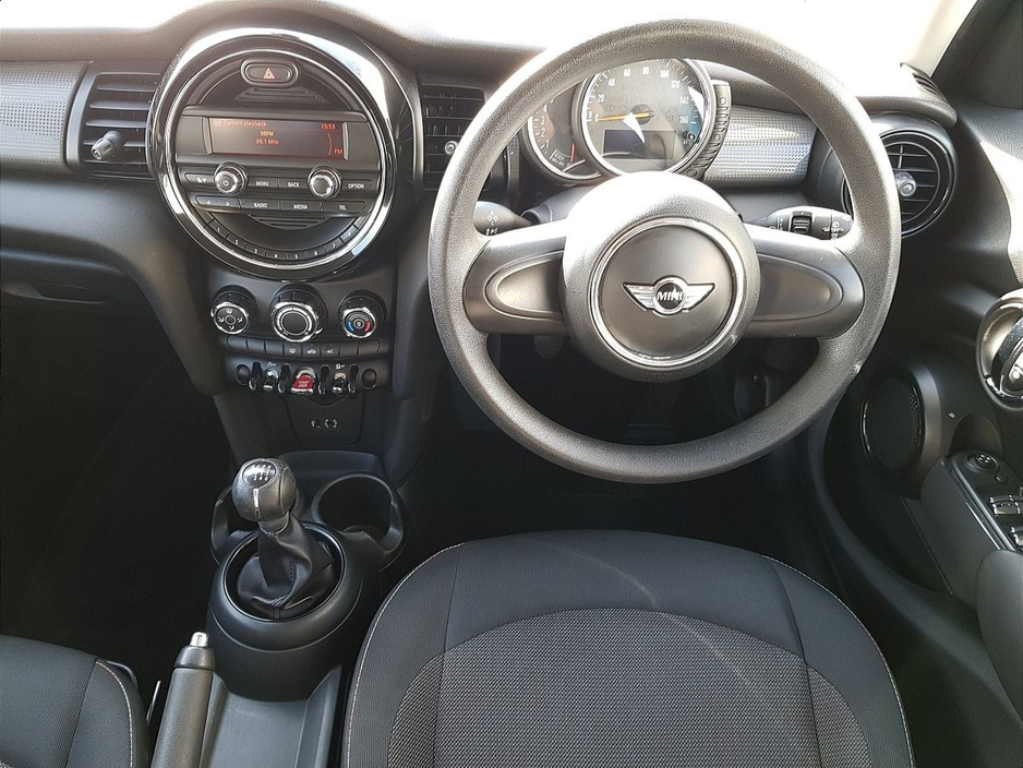 2017 MINI Hatch D €12,995