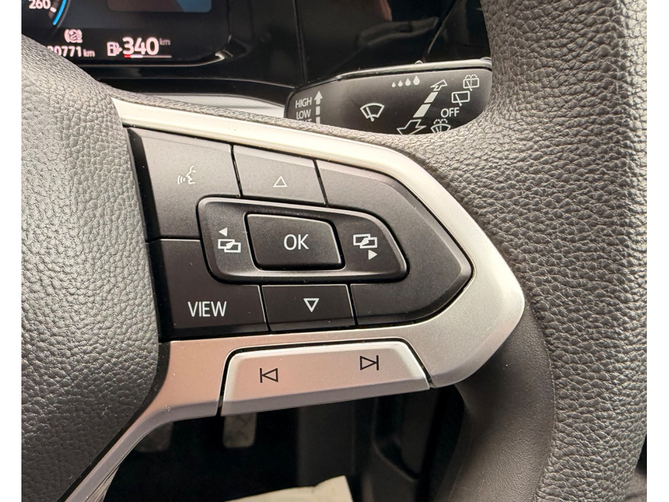 2021 Volkswagen Golf - image 22