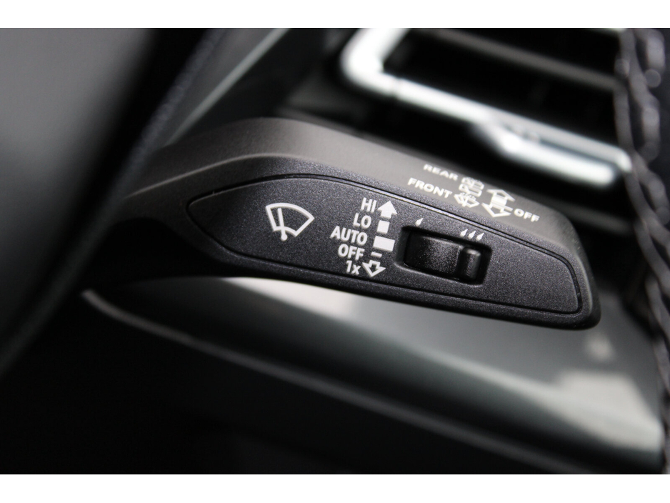 2022 Audi e-tron 55 quattro S Line €30,950