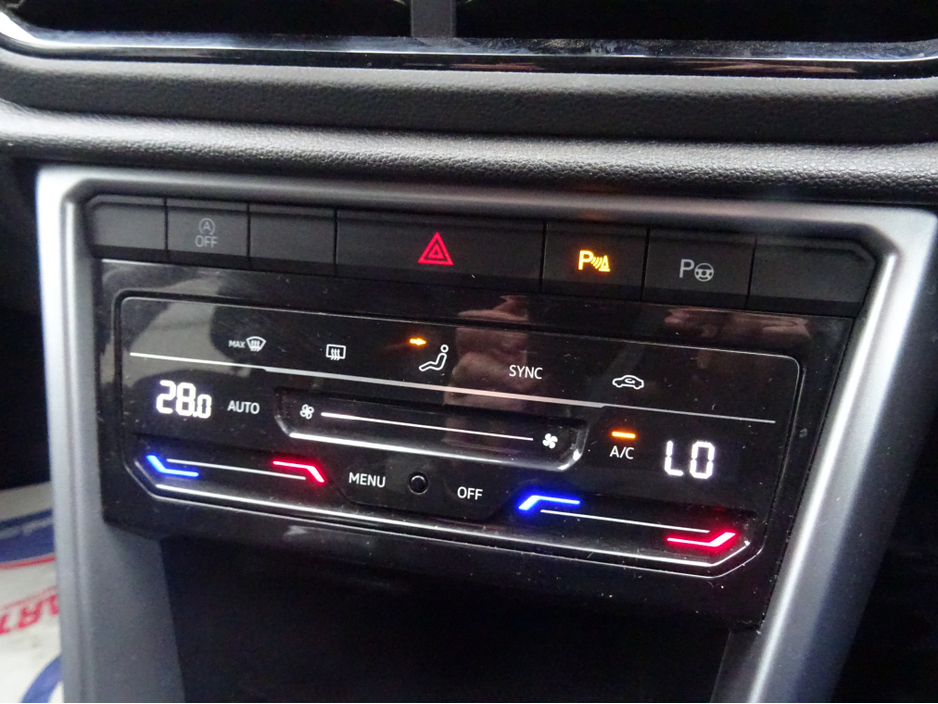 2023 Volkswagen T-Roc - image 18