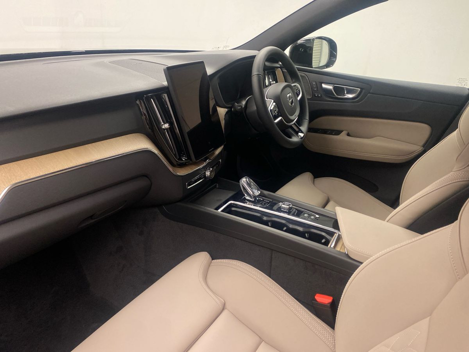 2026 Volvo XC60 - image 14