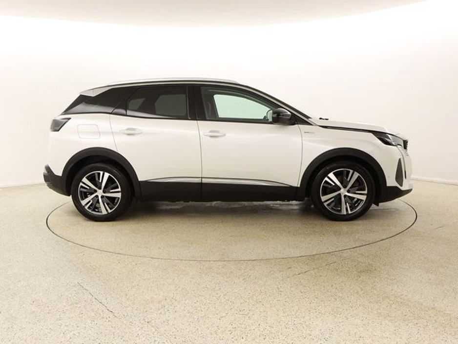 2021 Peugeot 3008 - image 8