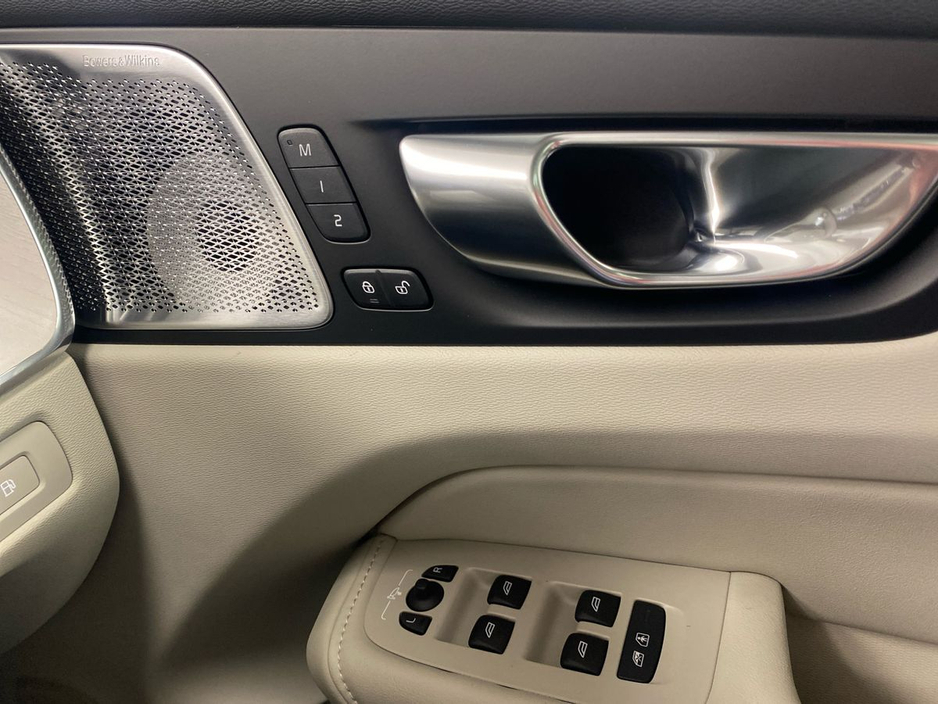 2026 Volvo XC60 - image 15