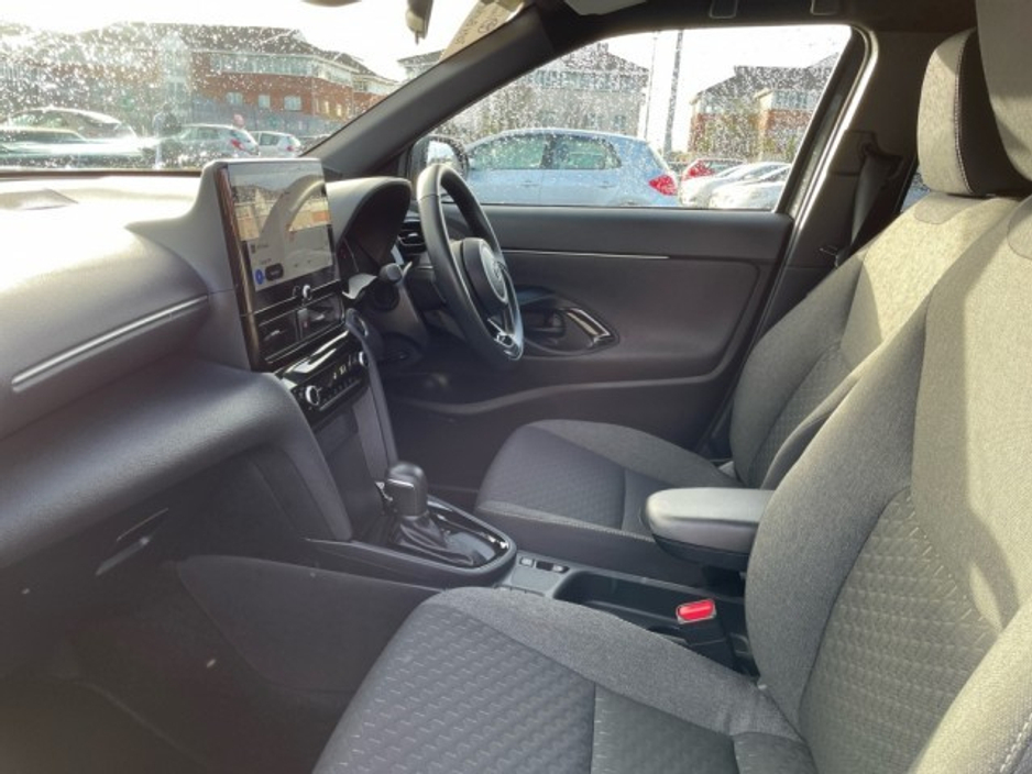 2025 Toyota Yaris Cross - SPECIAL OFFER UNIT - Save EUR 5,300 - LunaSport Monotone - 1.5 Hybrid - Automatic - EUR 180 // Remote Central Locking // Front Electric Windows // Rear Electric Windows // Electric Mirrors // Finger €31,855