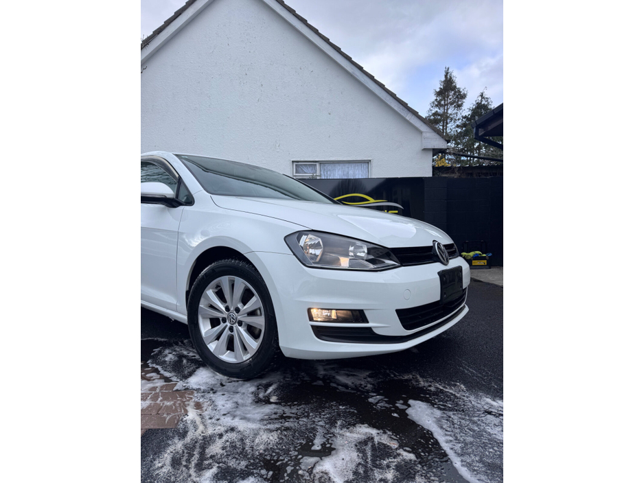 2013 Volkswagen Golf - image 3