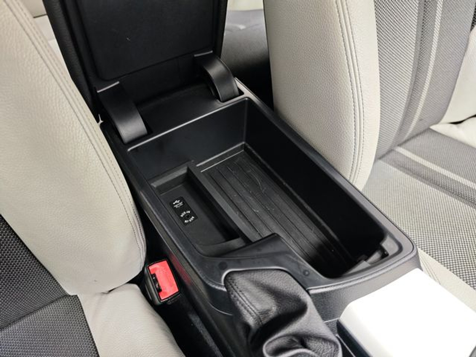 2017 BMW 1 Series - image 33