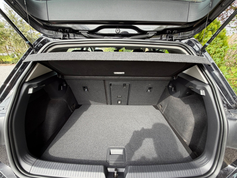 2022 Volkswagen Golf - image 12