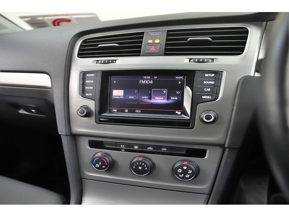 2015 Volkswagen Golf - image 22