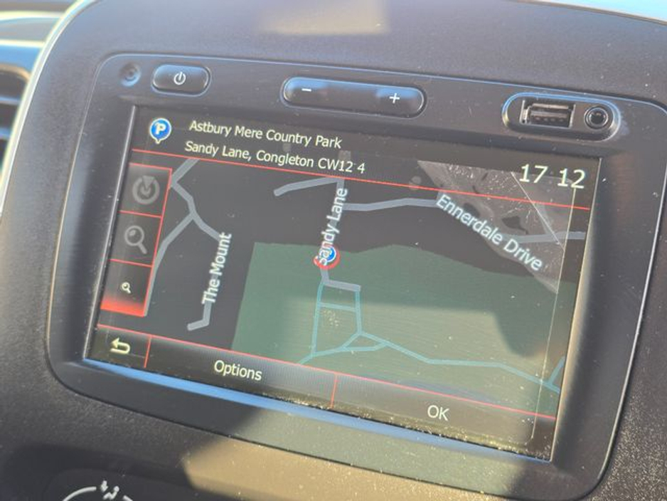 2021 Renault Trafic - image 10