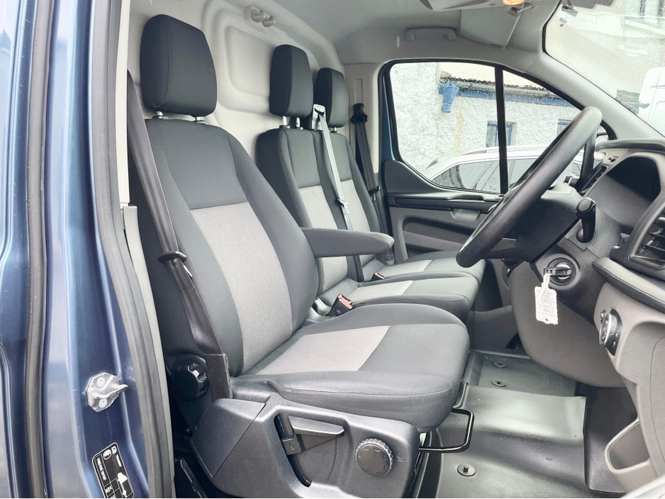 2023 Ford Transit Custom - image 16