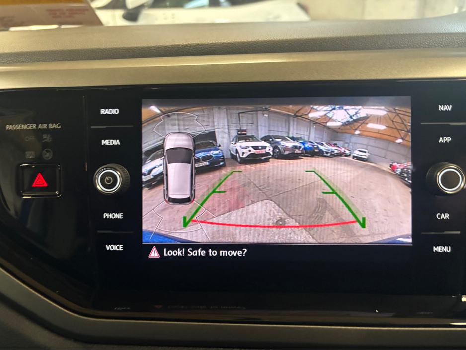 2018 Volkswagen Polo - image 16