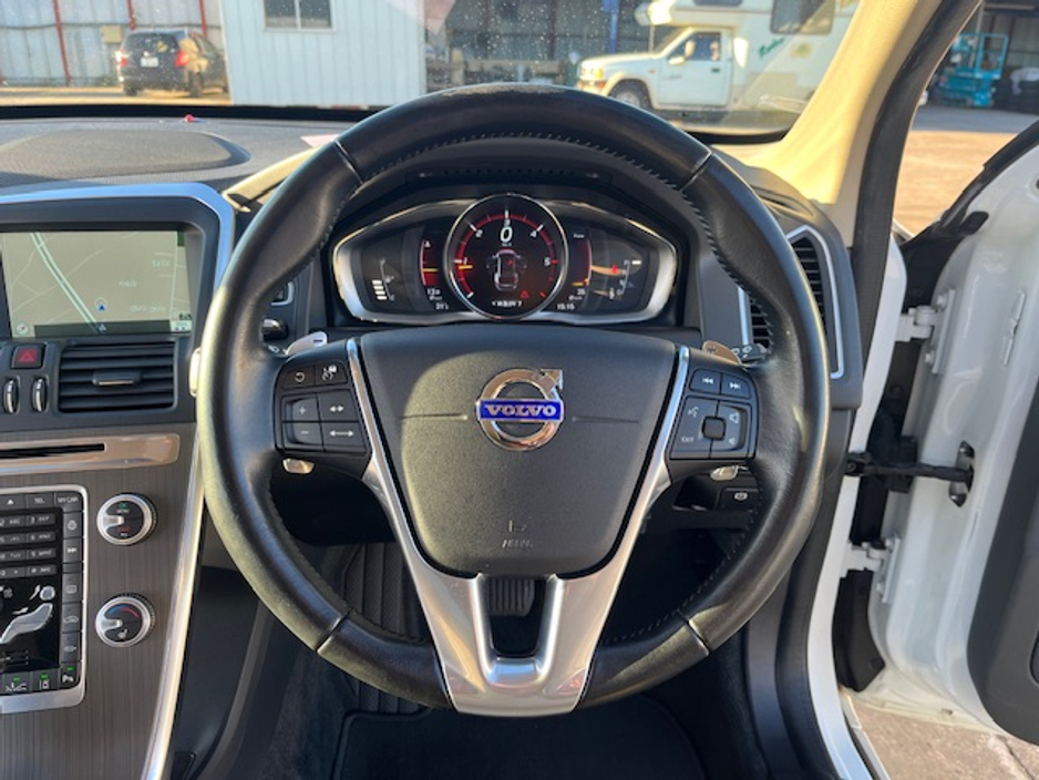 2016 Volvo XC60 - image 13